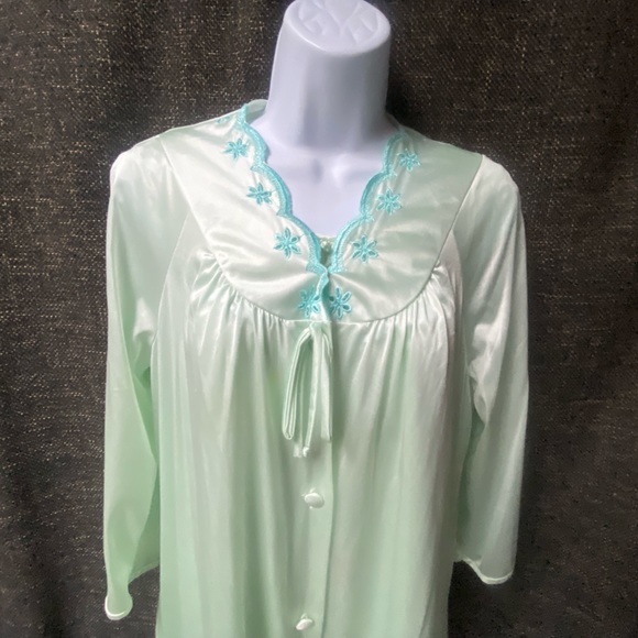 JC Penney Embroidered Gown Housecoat Set - Picture 11 of 16